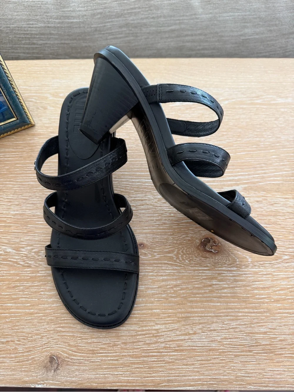 FRYE AND CO. Black Triple-Strap Slide Sandals